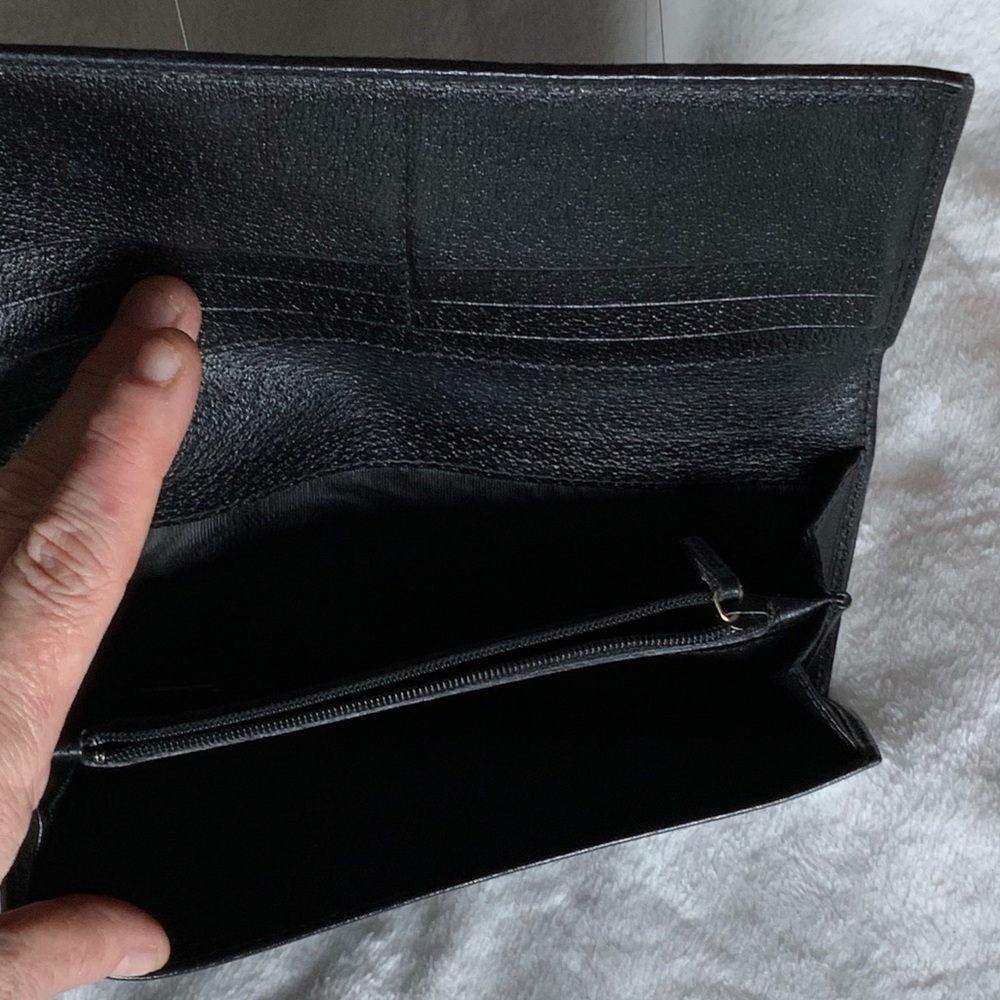 Gucci Black Wallet with Gold Accent - Picture 5 of 7